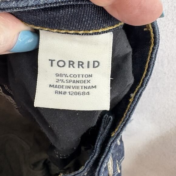 Torrid‎ Women’s Size 16 Crop Boyfriend Distressed Denim Fray Hem Stretch Jeans - Picture 7 of 7